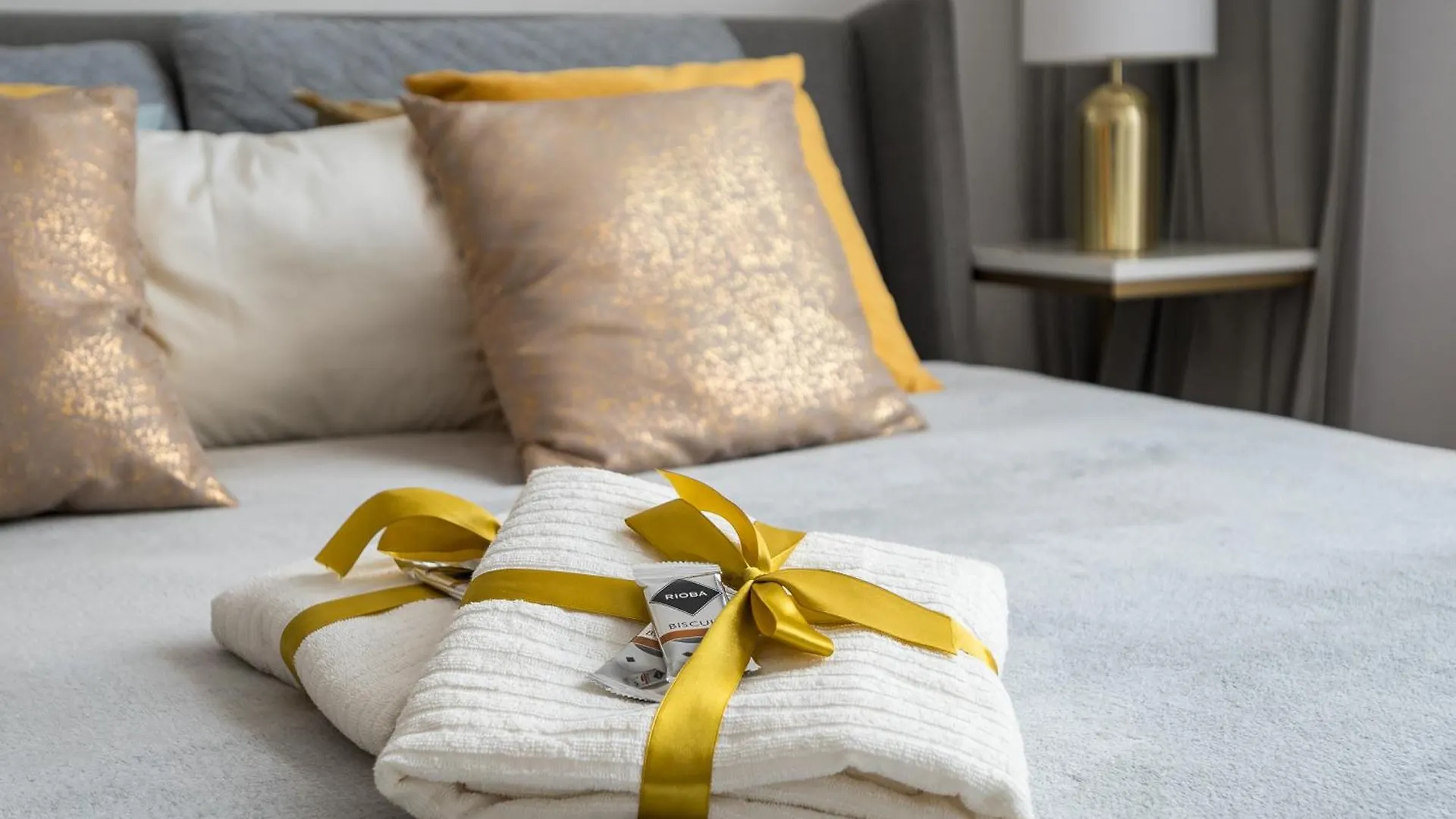 Gold Premium Central Suite 950 M To Central Station Parking Warsaw Apartment